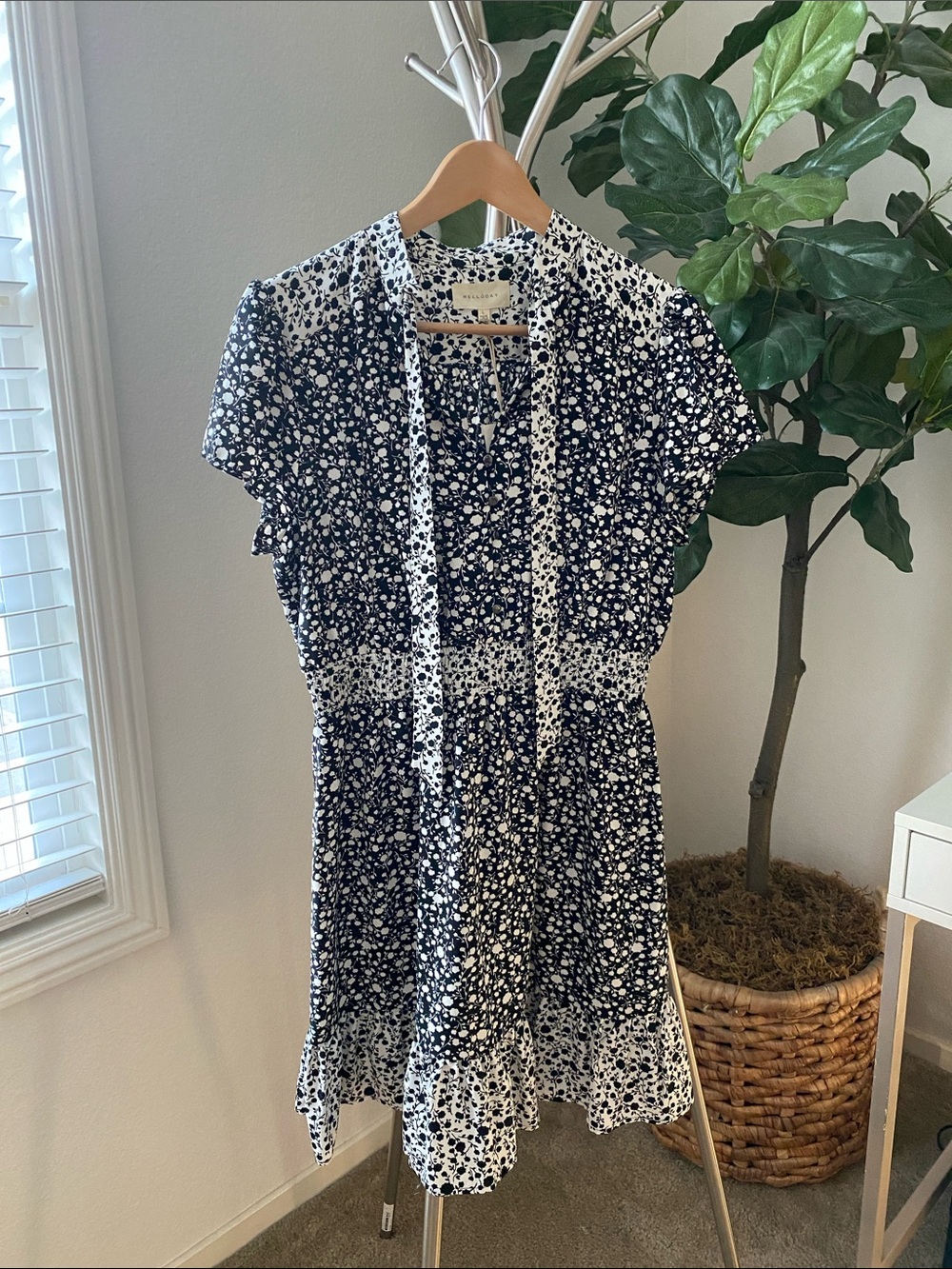 MELLODAY | black and White Floral Tie-Neck Dress - Size Large